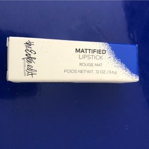 Estée Lauder - Estée edit mattified lipstick